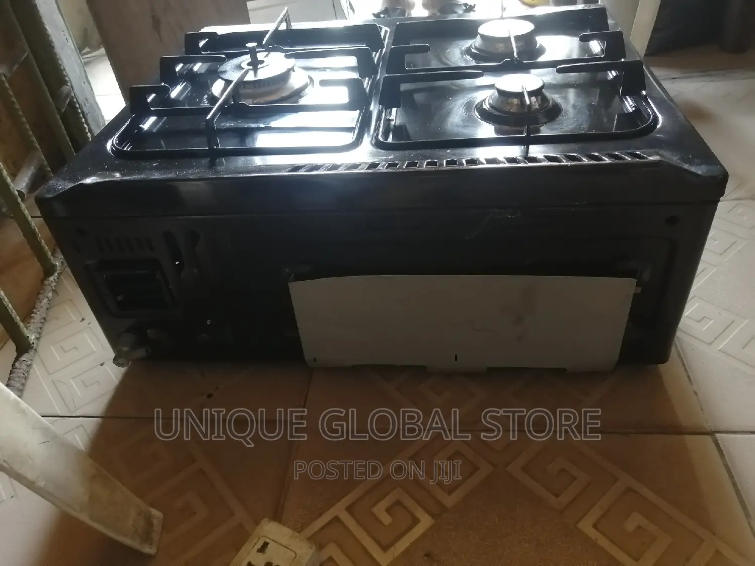 Rinnai Fairly Used Gas Cooker 3 Burner With Oven Glass Top in Ikeja