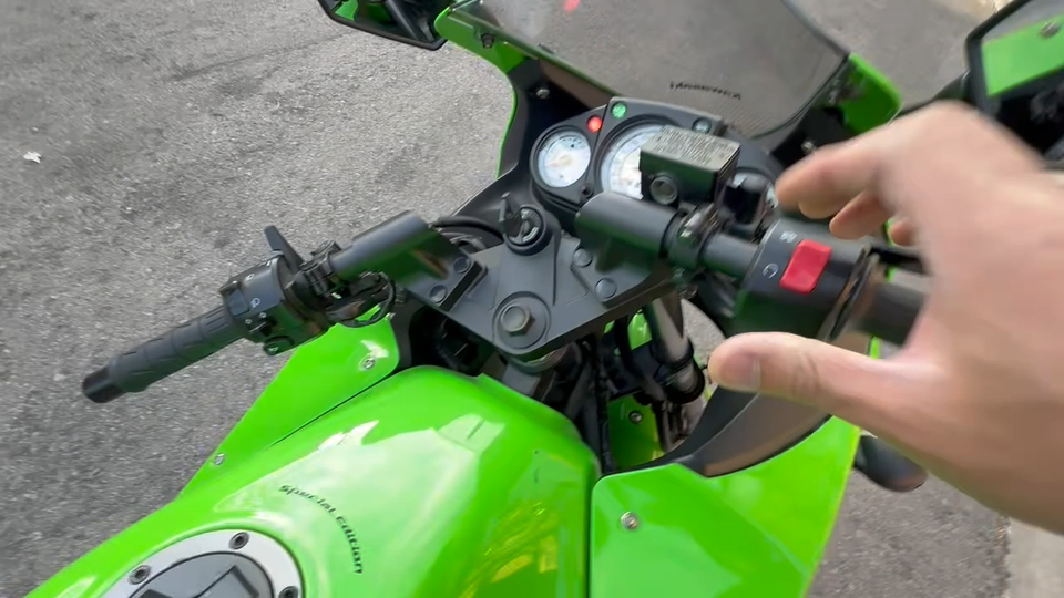 Kawasaki Ninja 250R 2011 fairly used sport bike