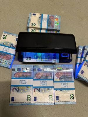 Counterfeit bank notes ( 8000€ )